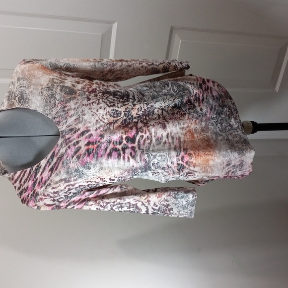 PARIS I Q Womens Sz XL Top, Roushing on one side and Other side Slants down. - Picture 3 of 7